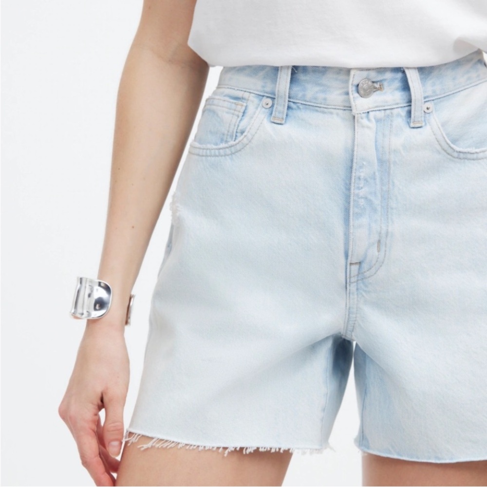 NWT MADEWELL The 90’s Jean Short Women's Light Blue Denim Size 24